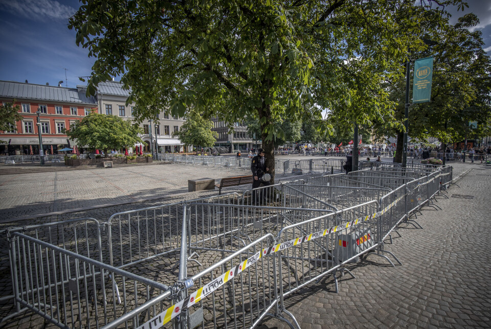 Koranbål bak massive politisperringer