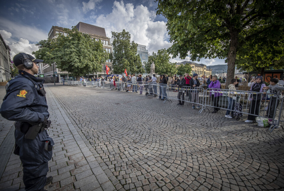Koranbål bak massive politisperringer