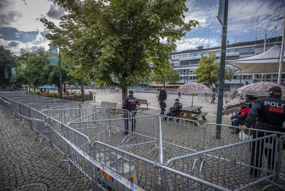 Koranbål bak massive politisperringer