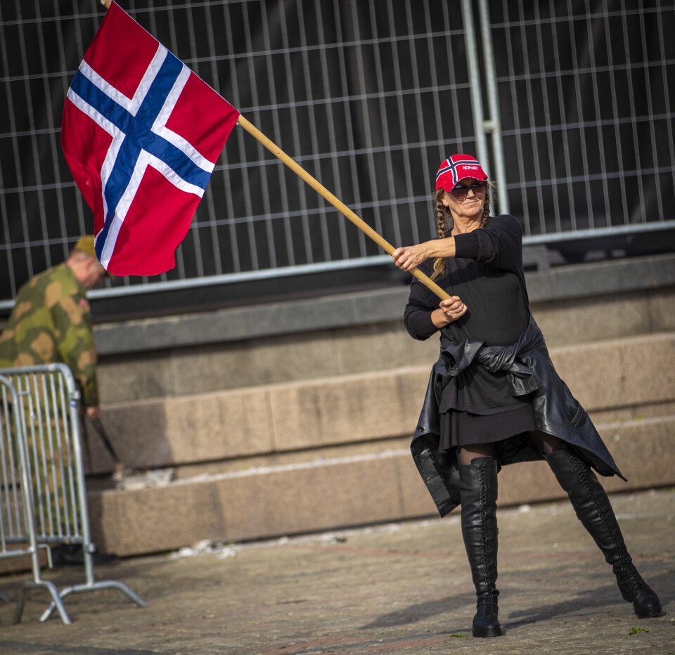 Koranbål bak massive politisperringer