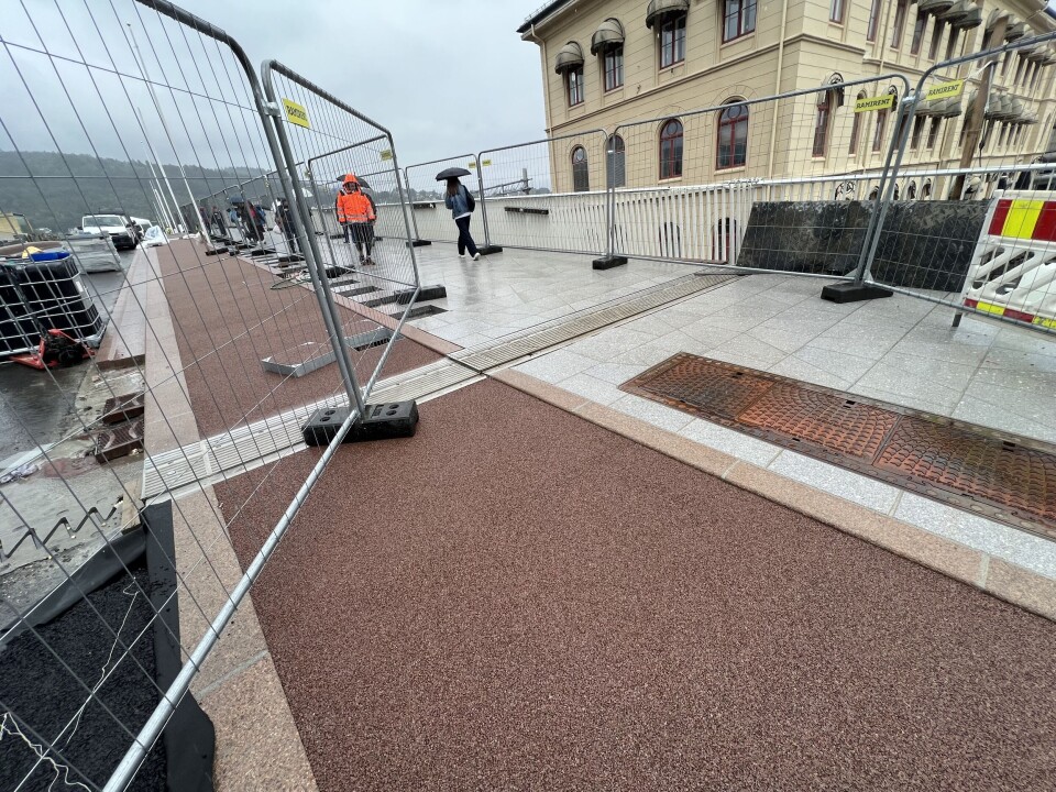 Sykkelveien har underlag med ekstra friksjon og er foreløpig stengt.