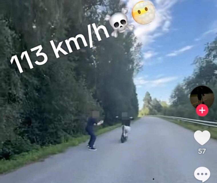 Bildet er en skjermdump fra TikTok, der en ung gutt, trolig fra Vestfossen, angivelig kjører i 113 km/t på offentlig vei uten nevneverdig sikkerhetsutstyr.