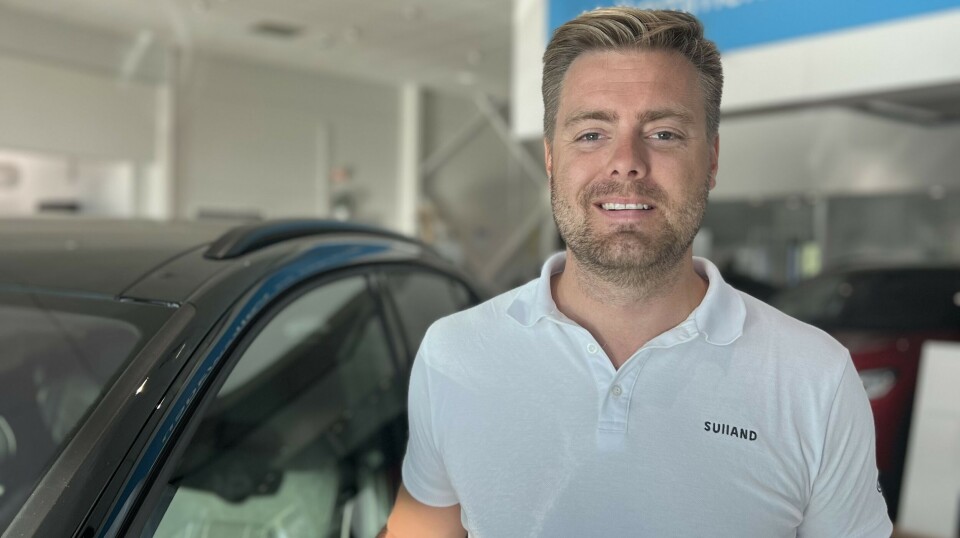 – Vi har vært eid av konsernet et år allerede, men nå blir vi helinnlemma, sier Alexander Holm Andersen, merkesjef i de tidligere Albjerk bilhusene – og nå Sulland bilhusene.