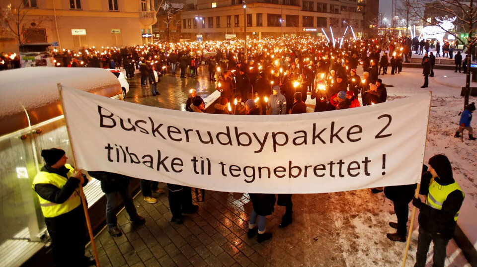 AKSJON MOT BOM: Her fra fakkeltog i 2017, før partiet Nei til Bomring gjorde et brakvalg i 2019 og Buskerudbypakka ble stoppet.