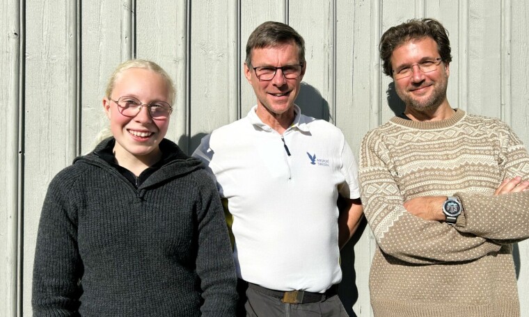 Mari (til venstre), ballongseksjonens leder Reidar Bratsberg (til høyre) og den svenske kontrollanten (i midten).