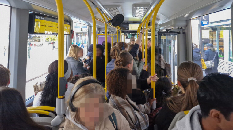 Linje 4 mellom Åssiden og sentrum torsdag ettermiddag - en av flere linjer til og fra Åssiden som er påvirket av Brakars endringer i rutetilbudet.