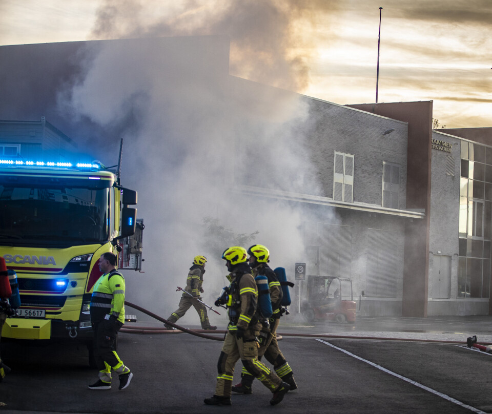 Full fyr på fjernvarmesentralen på Brakerøya - brenner i batterier