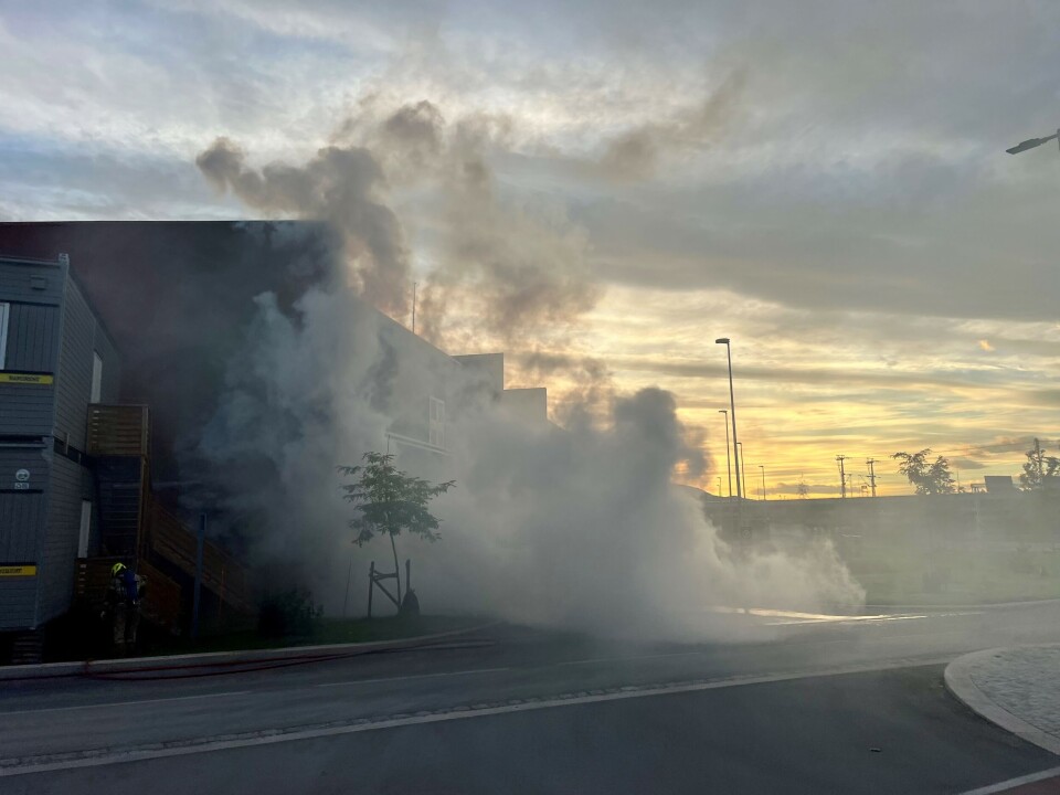 Full fyr på fjernvarmesentralen på Brakerøya - brenner i batterier