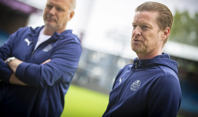 Daglig leder Magne Jordan Nilsen til høyre, med trener Dag-Eilev Fagermo i bakgrunnen.