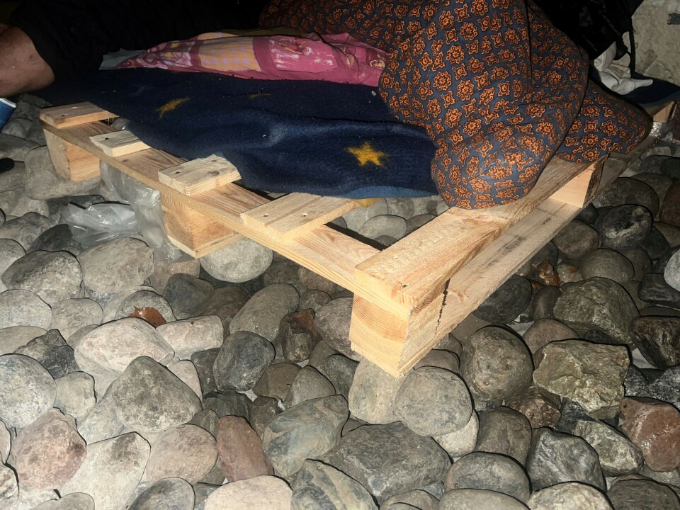 SOVER PÅ PALL: Nattas seng