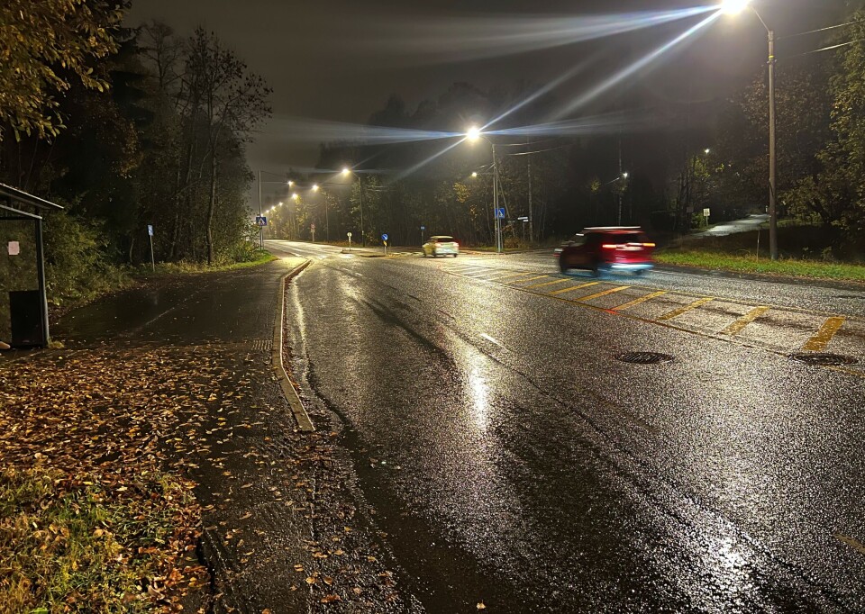 BLIR KANTSTOPP: Denne busslommen skal fjernes av Buskerud fylkeskommune i forbindelse med den nye sykkelveien til 100 millioner kroner.